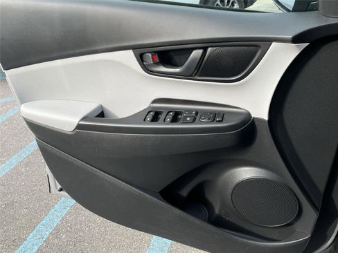 Used 2023 Hyundai Kona SEL image 23