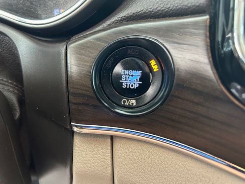Used 2019 Jeep Grand Cherokee Overland RWD image 51