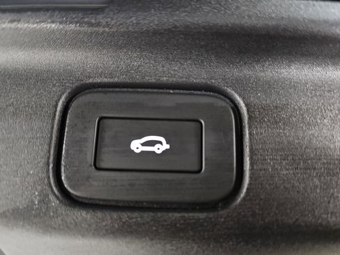 Used 2025 Land Rover Range Rover SE image 13