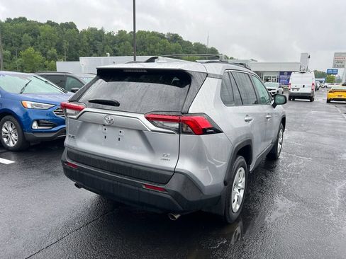 Used 2021 Toyota RAV4 LE AWD/4WD image 5