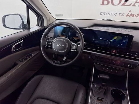 Used 2025 Kia Carnival FWD image 28