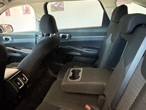 Used 2023 Kia Sorento LX image 17