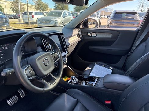 Used 2021 Volvo XC40 T5 Inscription w/ Protection Package Premier image 18