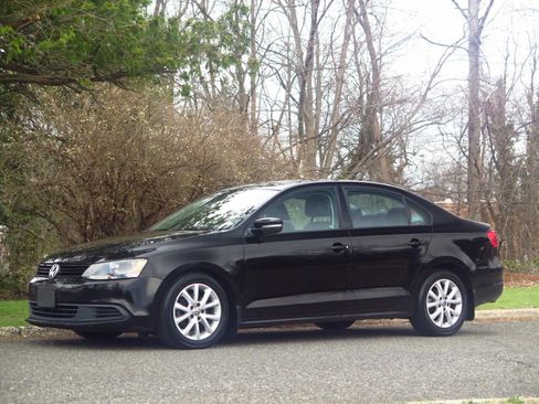 Used 2012 Volkswagen Jetta SE image 1