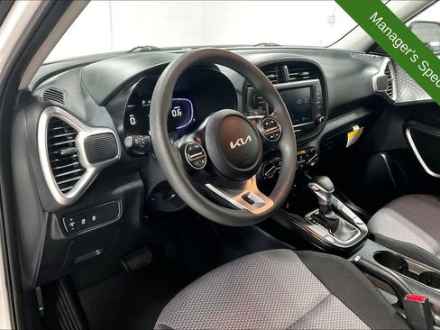 Used 2025 Kia Soul LX w/ LX Technology Package FWD image 16