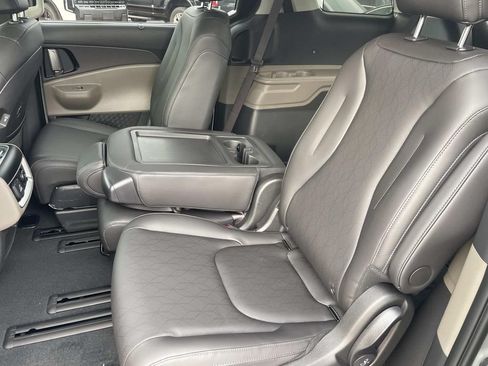 New 2027 Kia Carnival SX FWD image 7