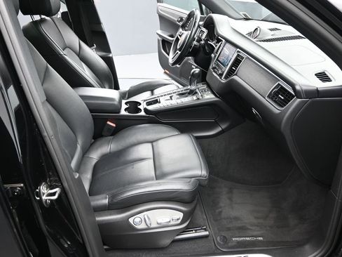 Used 2017 Porsche Macan GTS image 27