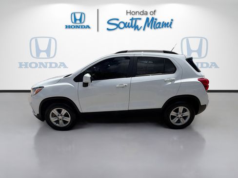 Used 2022 Chevrolet Trax LT w/ LT Convenience Package image 4