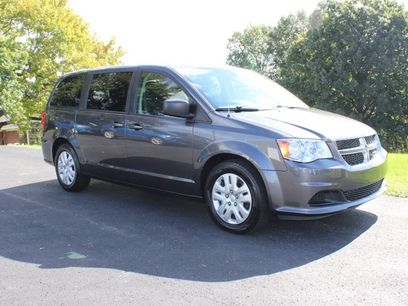 Used 2018 Dodge Grand Caravan SE w/ UConnect Hands-Free Group