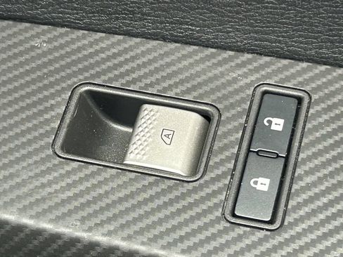 Used 2025 Mitsubishi Outlander 4WD Plug-In Hybrid image 38