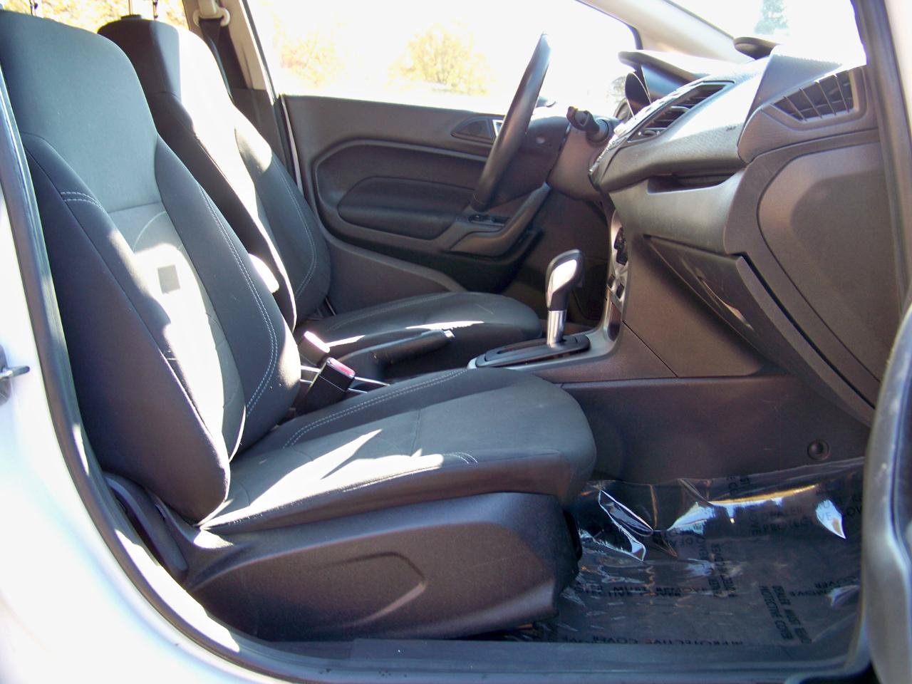 Used 2015 Ford Fiesta SE FWD image 21