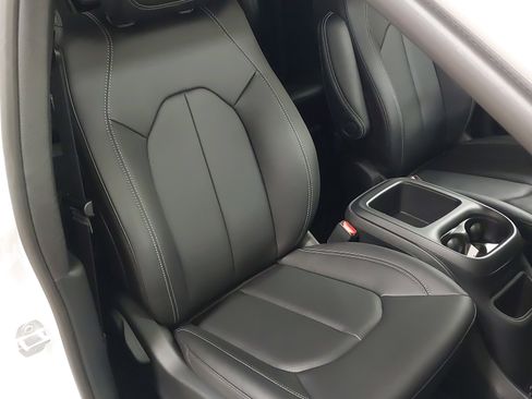 New 2026 Chrysler Pacifica Select image 28