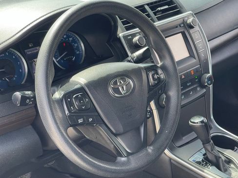 Used 2016 Toyota Camry LE image 11