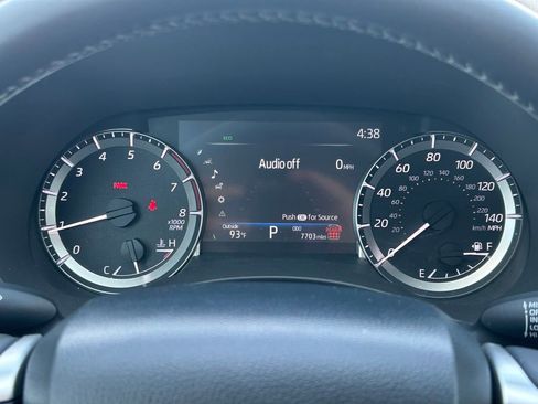 Used 2025 Toyota Highlander XLE FWD image 37