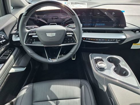 New 2026 Cadillac Optiq Luxury 2 RWD image 9