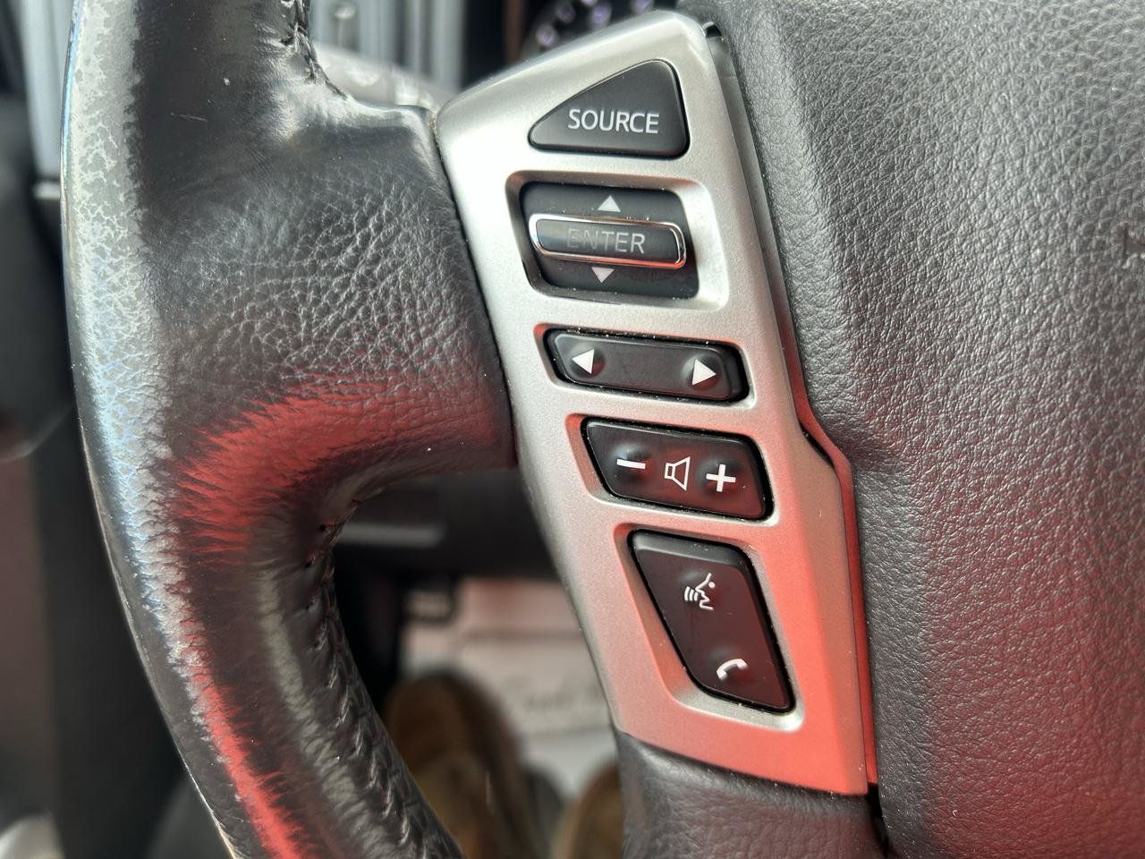 Used 2022 Nissan Titan SV w/ SV Convenience Package AWD/4WD image 17