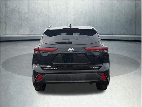 Used 2021 Toyota Highlander XLE image 8
