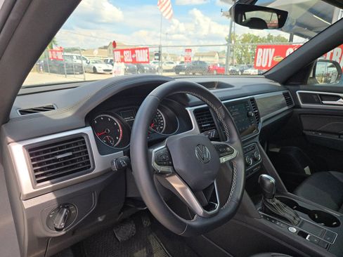 Used 2021 Volkswagen Atlas Cross Sport SE w/ Panoramic Sunroof Package image 24