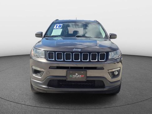 Used 2018 Jeep Compass Latitude w/ Popular Equipment Group FWD image 3
