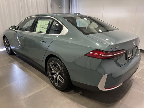 New 2026 BMW 530i xDrive w/ Premium Package image 4