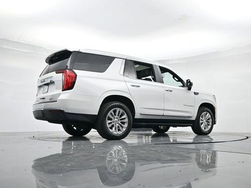 Used 2022 GMC Yukon SLT w/ SLT Premium Package image 32