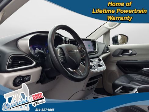 Used 2022 Chrysler Pacifica Touring-L image 8