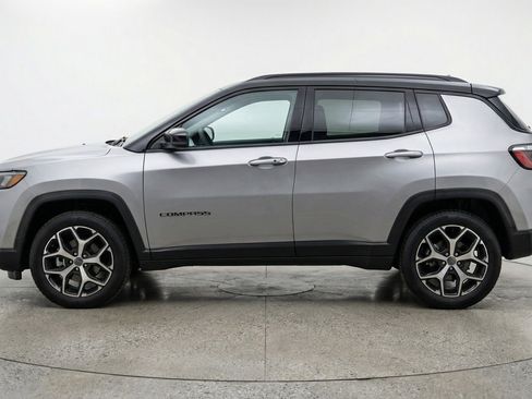 Used 2025 Jeep Compass Limited image 5