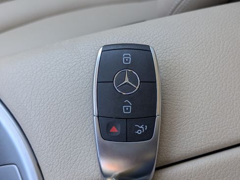 Used 2022 Mercedes-Benz GLC 300 4MATIC image 30