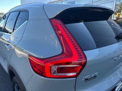 Used 2025 Volvo XC40 B5 Core AWD/4WD image 10