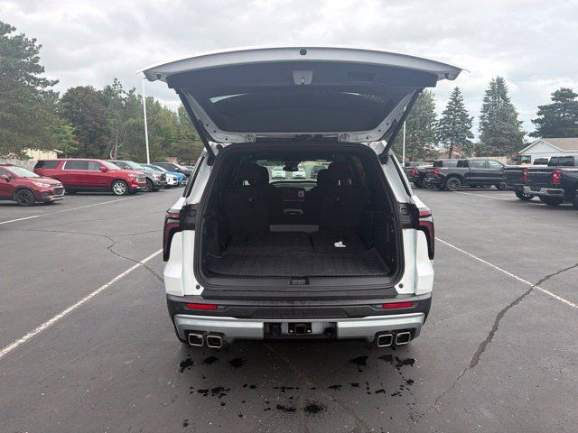 Used 2024 Chevrolet Traverse LT w/ Trailering Package FWD image 10