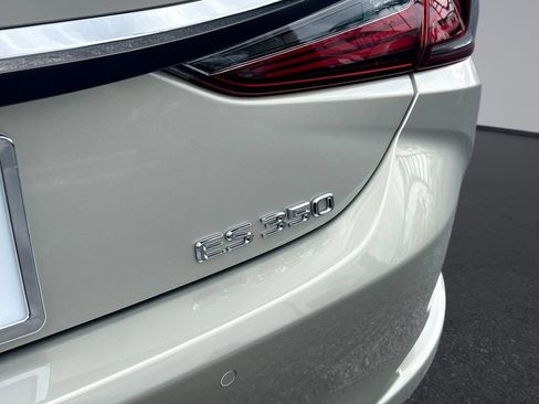 Used 2025 Lexus ES 350 w/ Premium Package FWD image 31