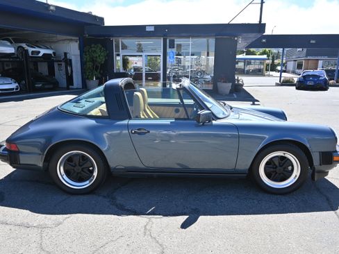 Used 1987 Porsche 911 Carrera RWD image 37