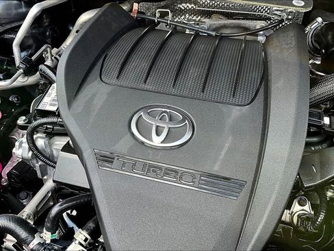 Used 2024 Toyota Highlander Limited image 32
