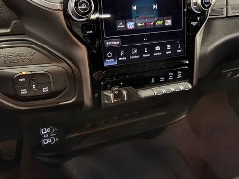 Used 2025 RAM 2500 Big Horn AWD/4WD image 32