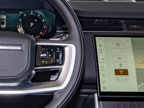 New 2026 Land Rover Range Rover SE AWD/4WD image 16
