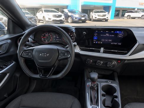 Used 2024 Chevrolet Trax RS FWD image 10