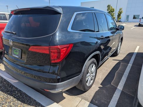 Used 2017 Honda Pilot LX image 5