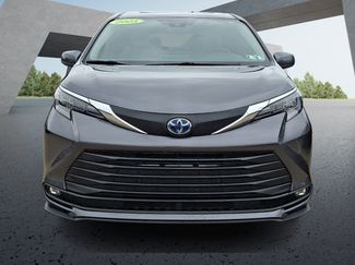 Certified 2025 Toyota Sienna XLE FWD video 2