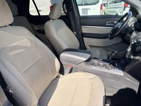 Certified 2019 Ford Explorer XLT image 35