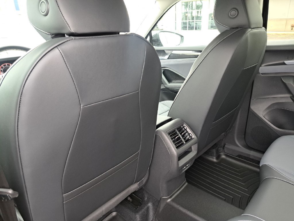 Used 2026 Volkswagen Tiguan SE AWD/4WD image 23