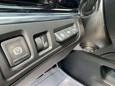 Used 2025 Cadillac XT6 Sport w/ Platinum Package AWD/4WD image 24