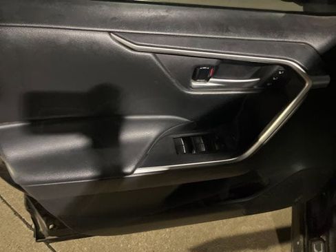 Used 2023 Toyota RAV4 XLE Premium image 9