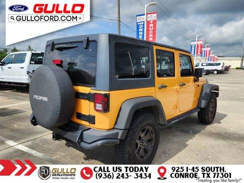 Used 2013 Jeep Wrangler Unlimited Sahara AWD/4WD image 7