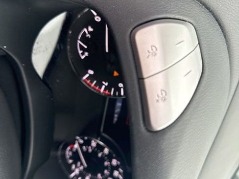 Used 2019 Nissan Pathfinder SL FWD image 14
