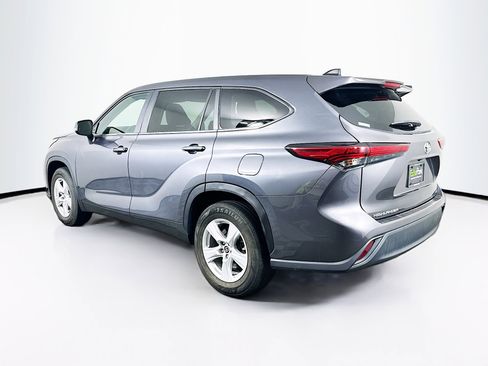 Used 2023 Toyota Highlander LE FWD image 5
