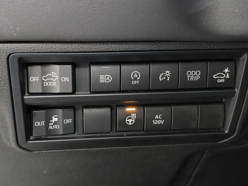 Used 2023 Toyota Tundra Platinum image 10