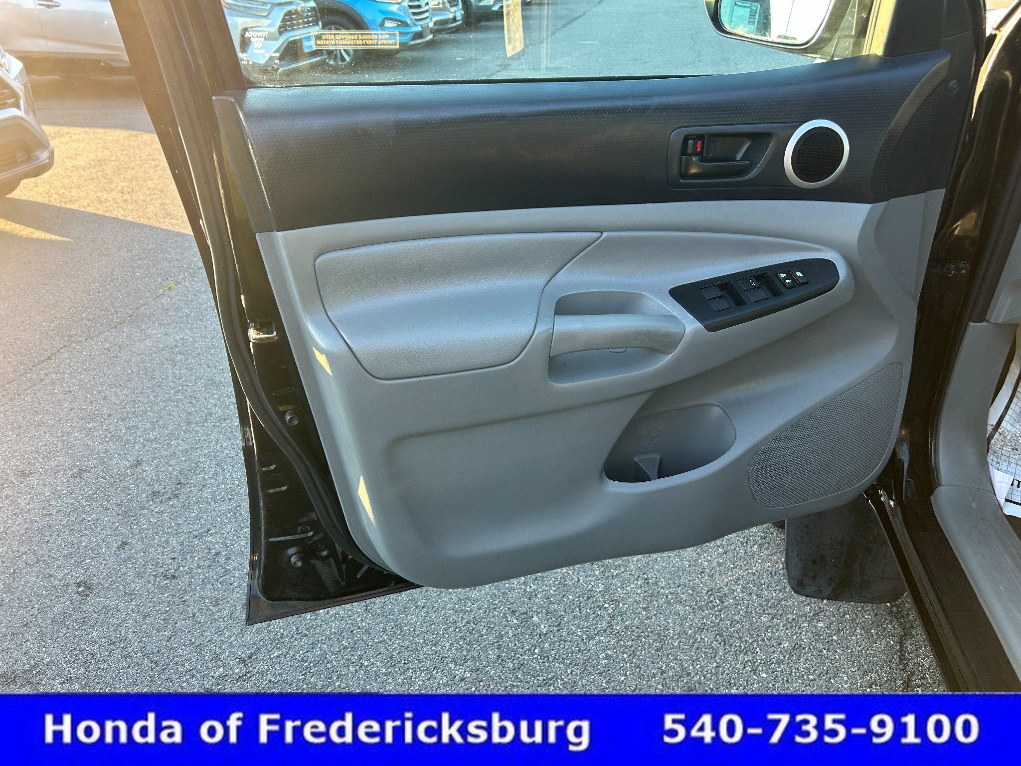 Used 2015 Toyota Tacoma 4x4 Double Cab w/ SR5 Package image 10