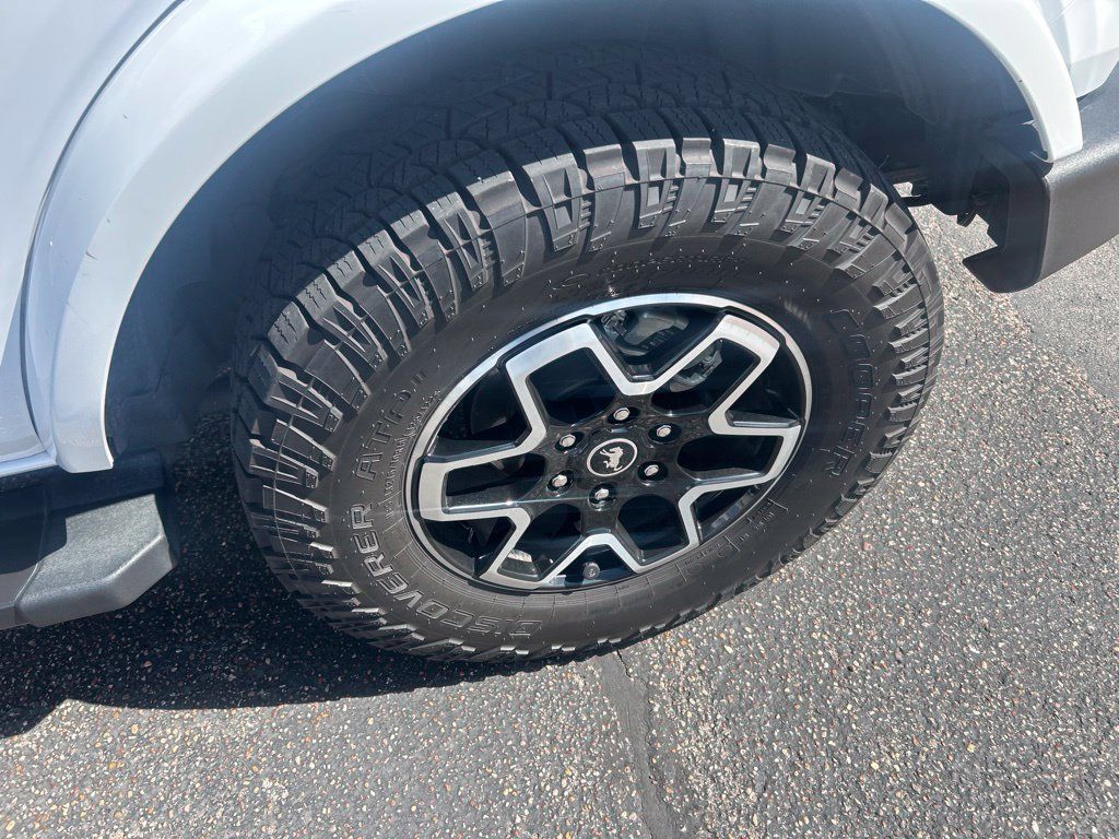 Used 2024 Ford Bronco Outer Banks AWD/4WD image 9