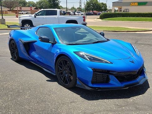 Used 2025 Chevrolet Corvette Z06 RWD image 6