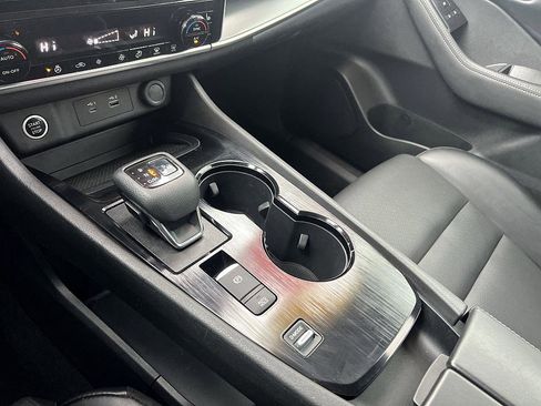 Certified 2021 Nissan Rogue SV w/ Premium Package image 27